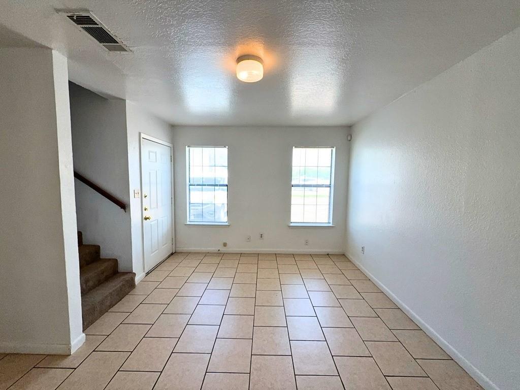 807 W Walnut Street C4 Property Photo 1