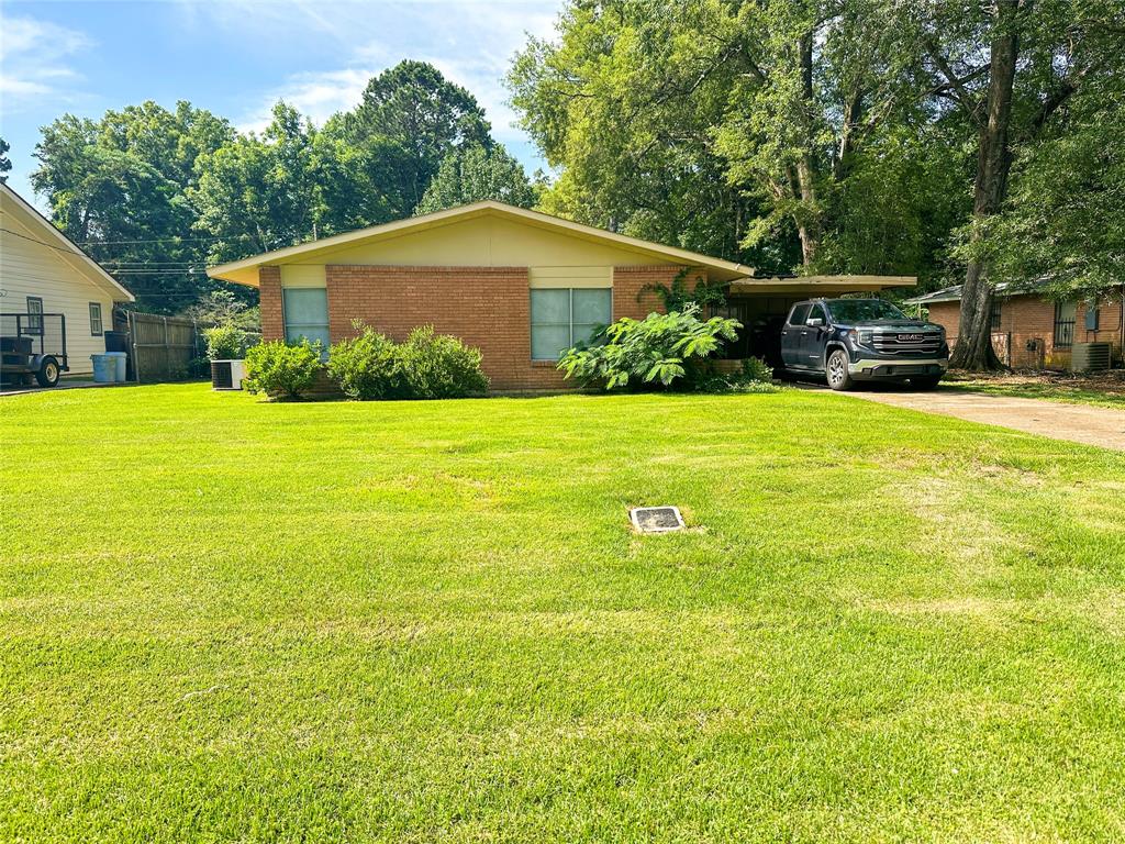 877 Willow Drive Property Photo 1