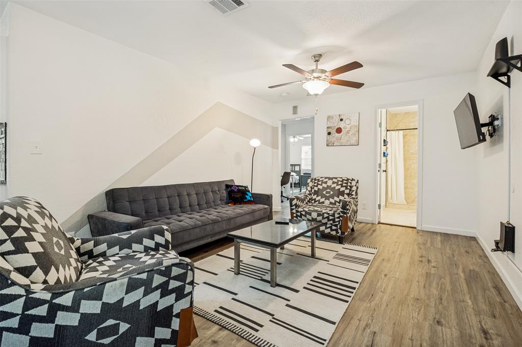 2214 Pine Street Property Photo 4