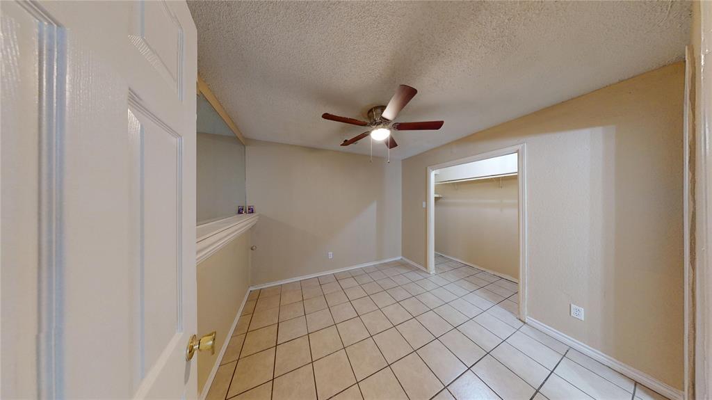 2117 W Walnut Street D Property Photo 3