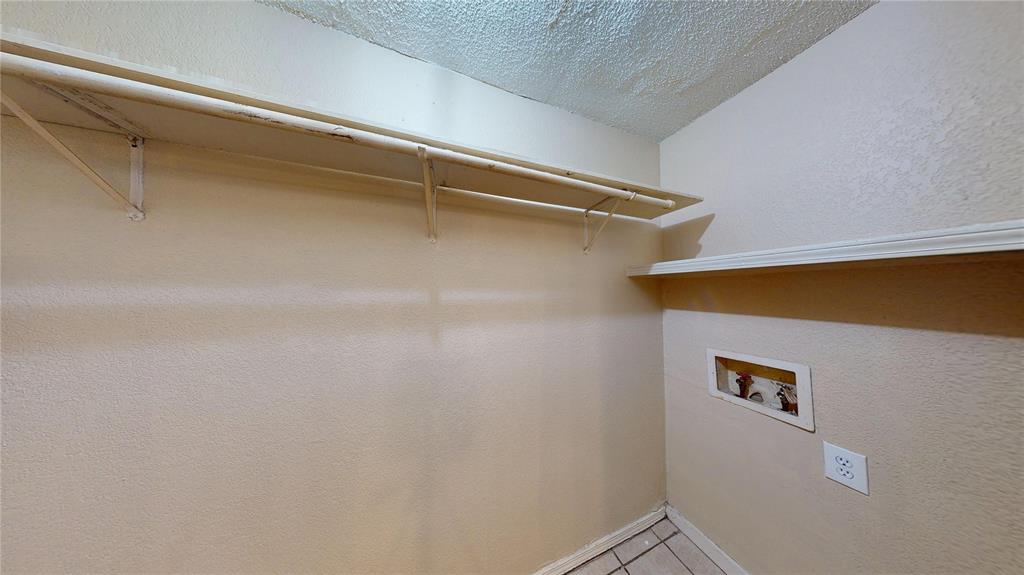 2117 W Walnut Street D Property Photo 4