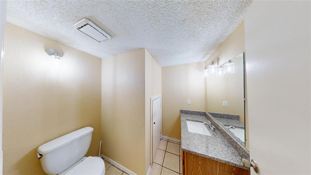 2117 W Walnut Street D Property Photo 6