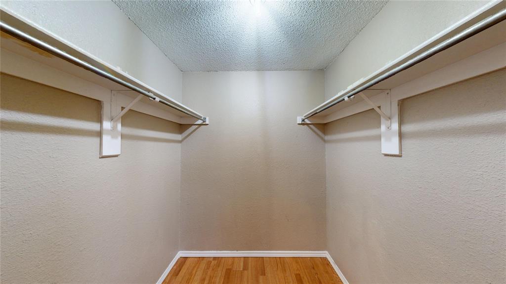 2117 W Walnut Street D Property Photo 9
