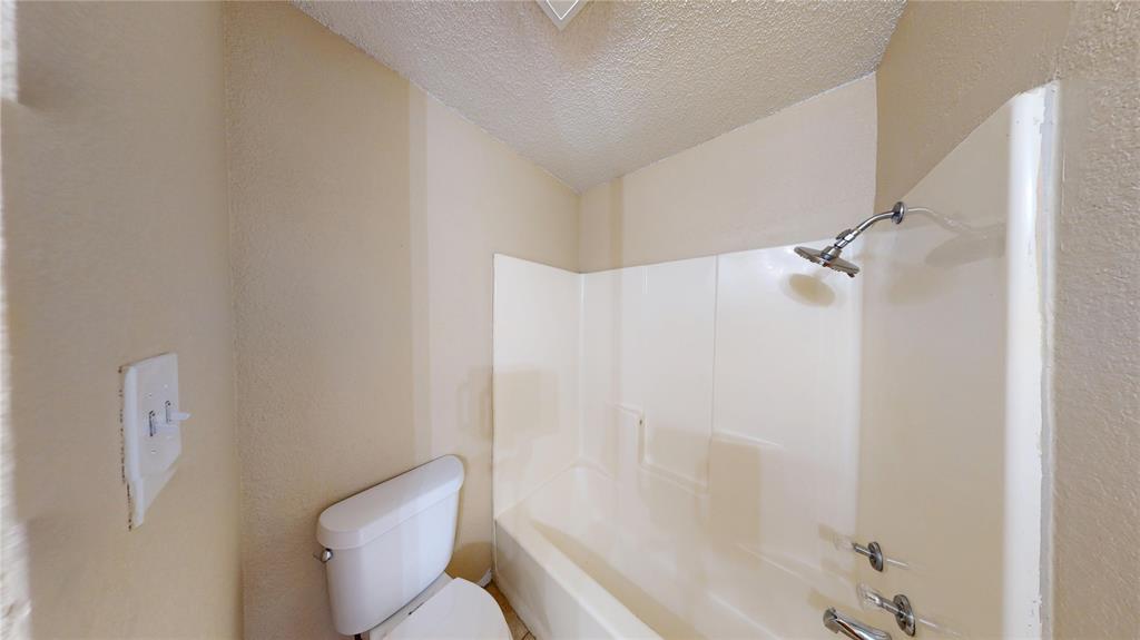 2117 W Walnut Street D Property Photo 14