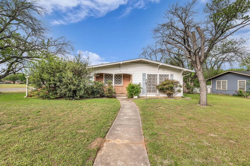 1525 Crow Drive Property Photo 1