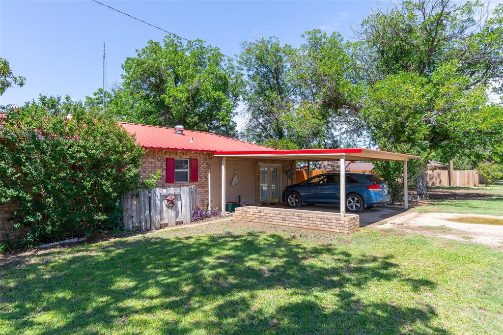1700 N Avenue H Property Photo 4