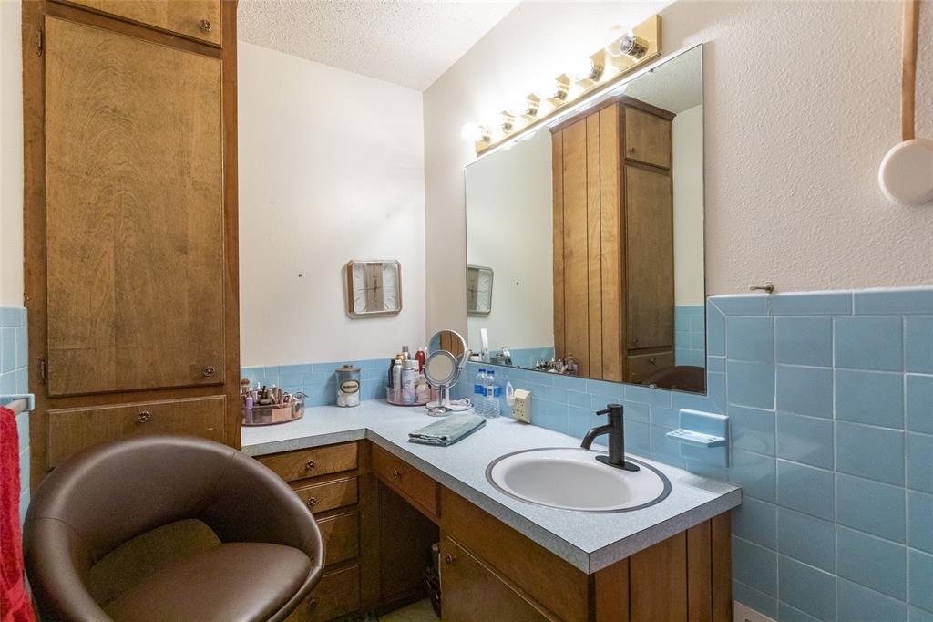 1700 N Avenue H Property Photo 21