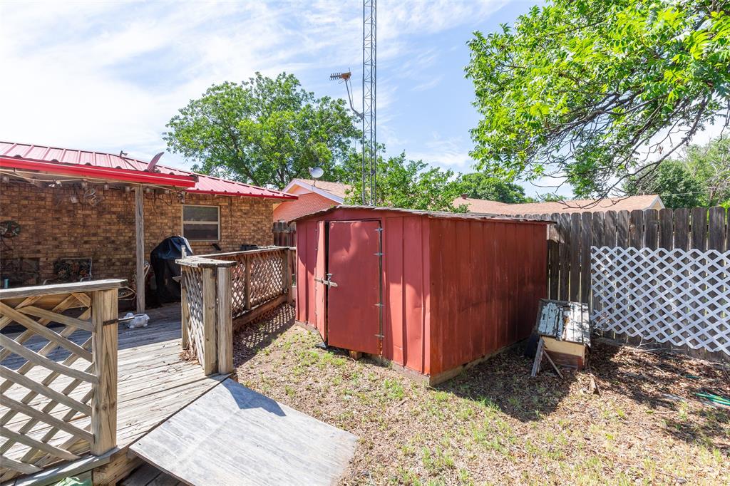 1700 N Avenue H Property Photo 29
