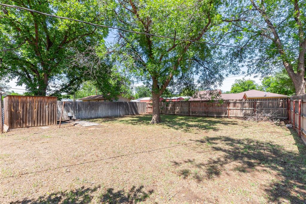 1700 N Avenue H Property Photo 32