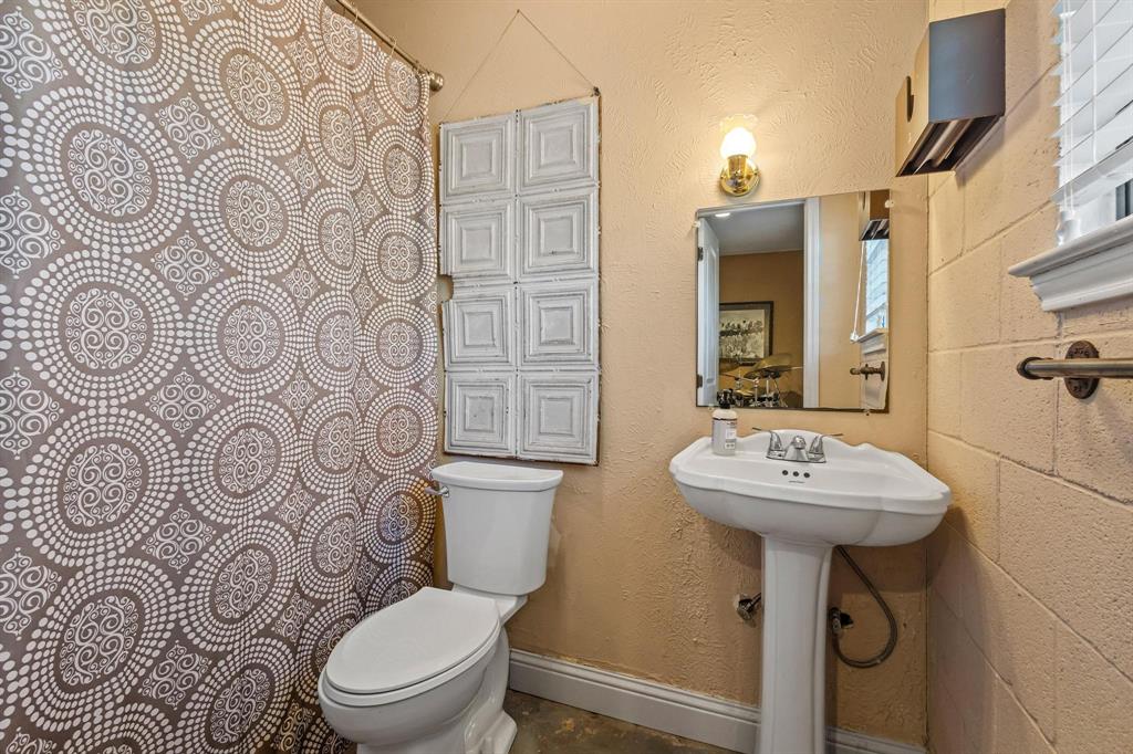 2321 County Road 2100 Property Photo 34