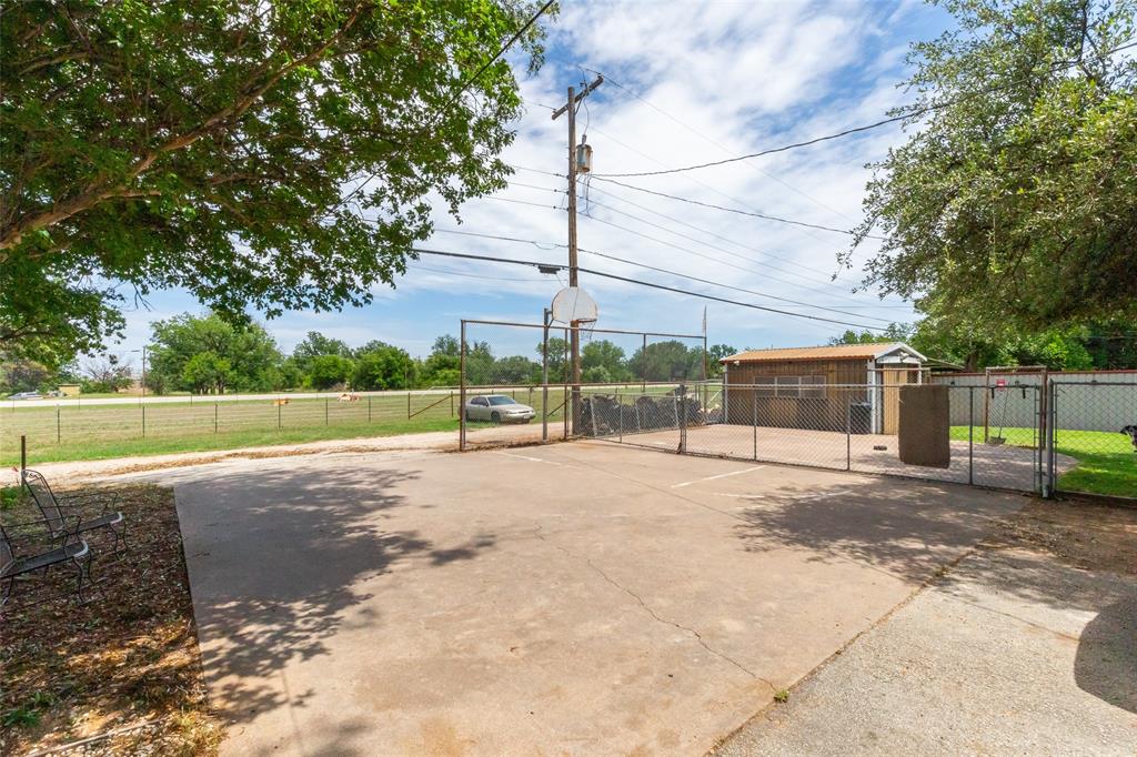 1800 N Avenue F Property Photo 27