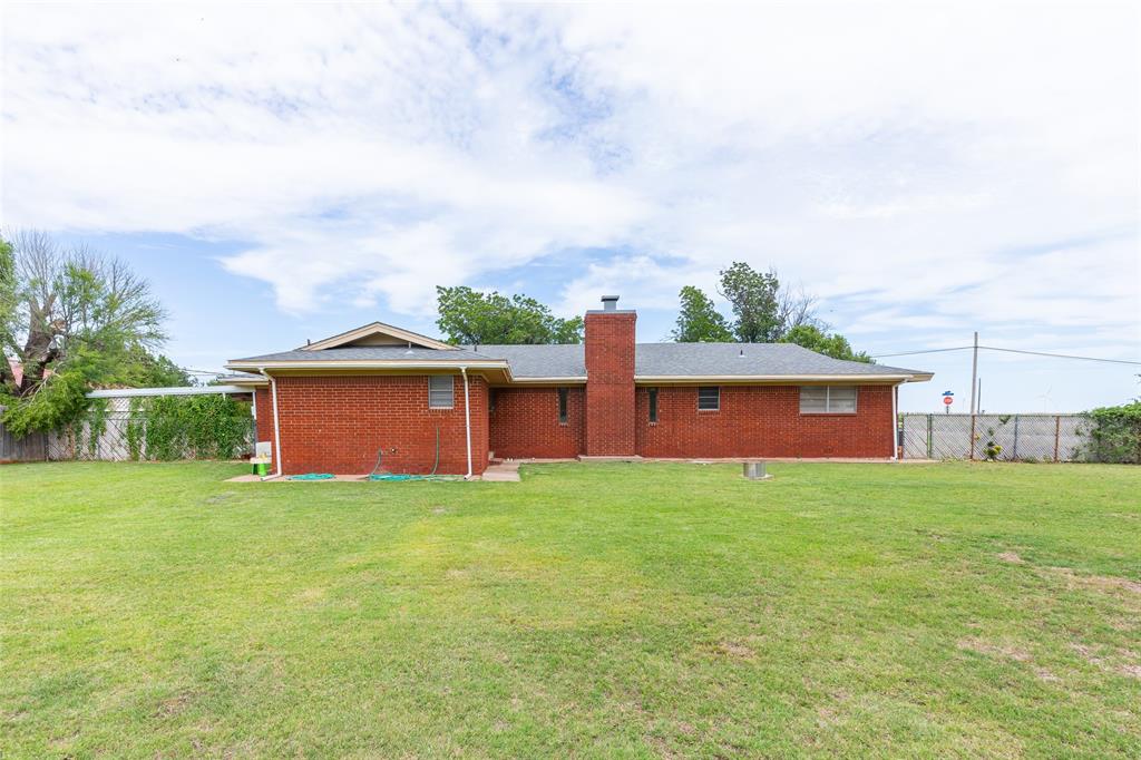 405 S Breustedt Street Property Photo 33