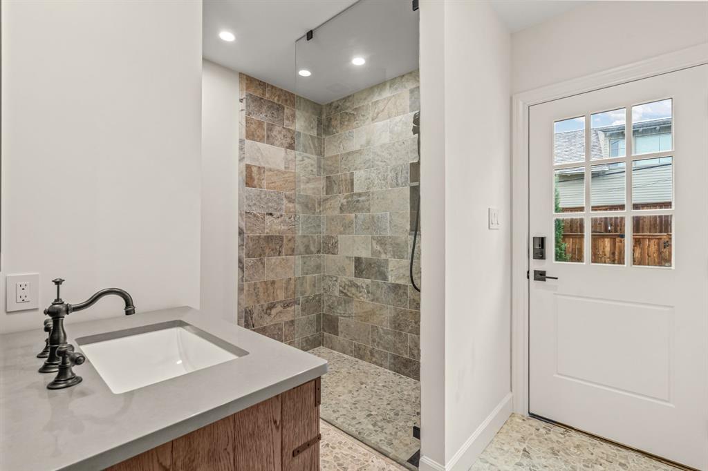3913 Hamilton Avenue Property Photo 28