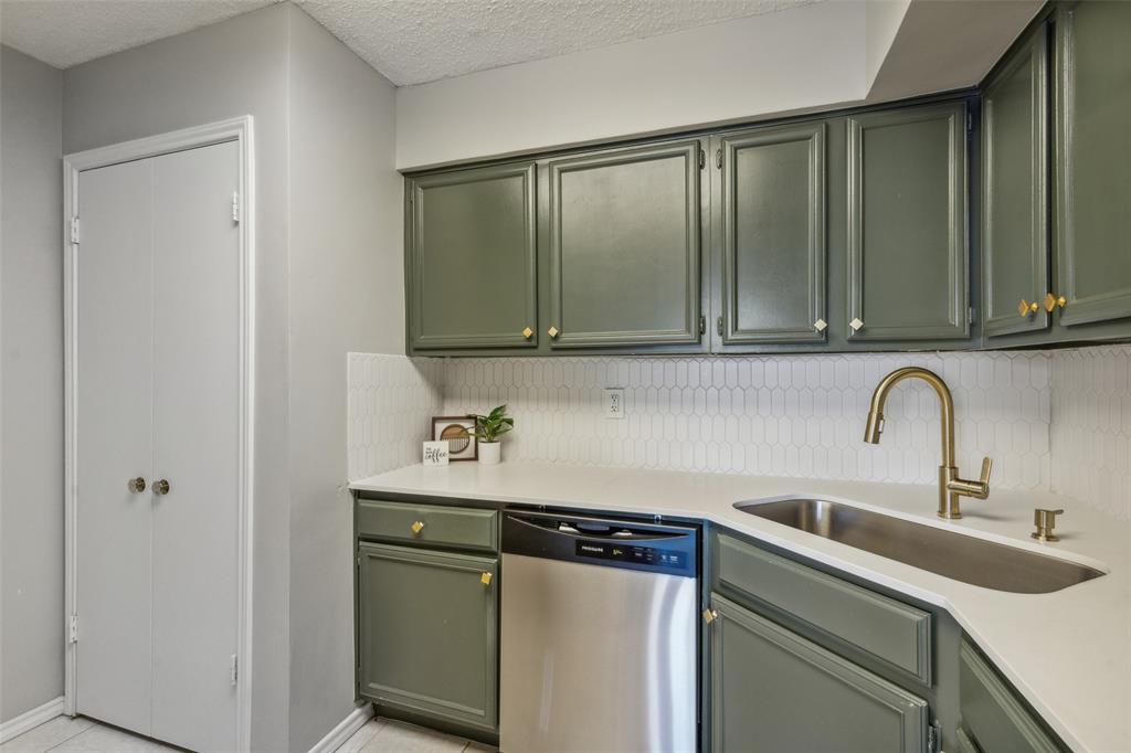15151 Berry Trail 706 Property Photo 7