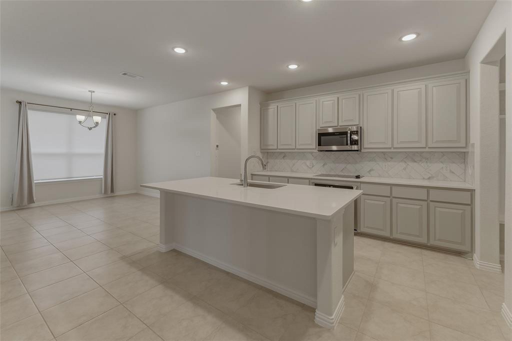 1037 Flagstone Drive Property Photo 6