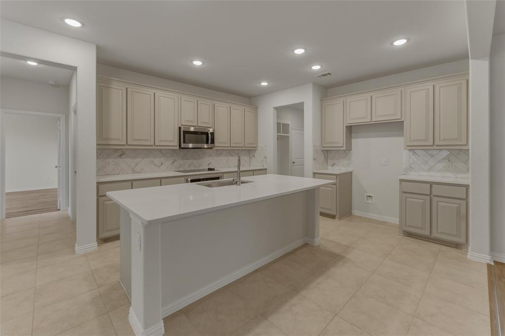 1037 Flagstone Drive Property Photo 7