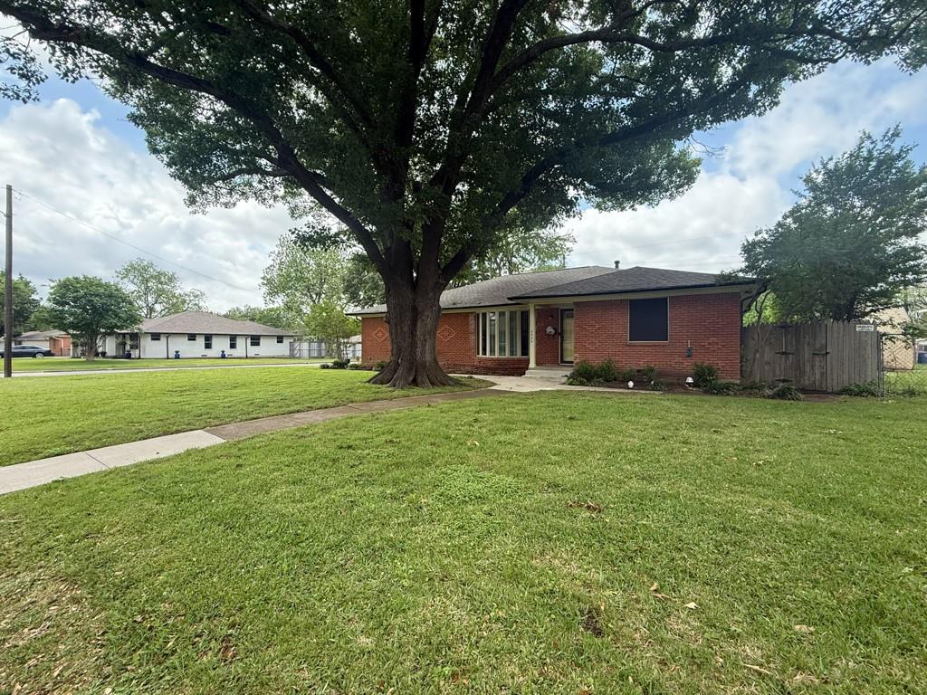 2424 Dorrington Drive Property Photo 2