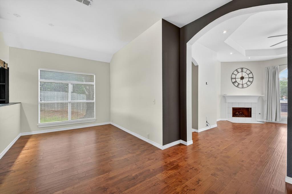 4909 Lansdale Drive Property Photo 5