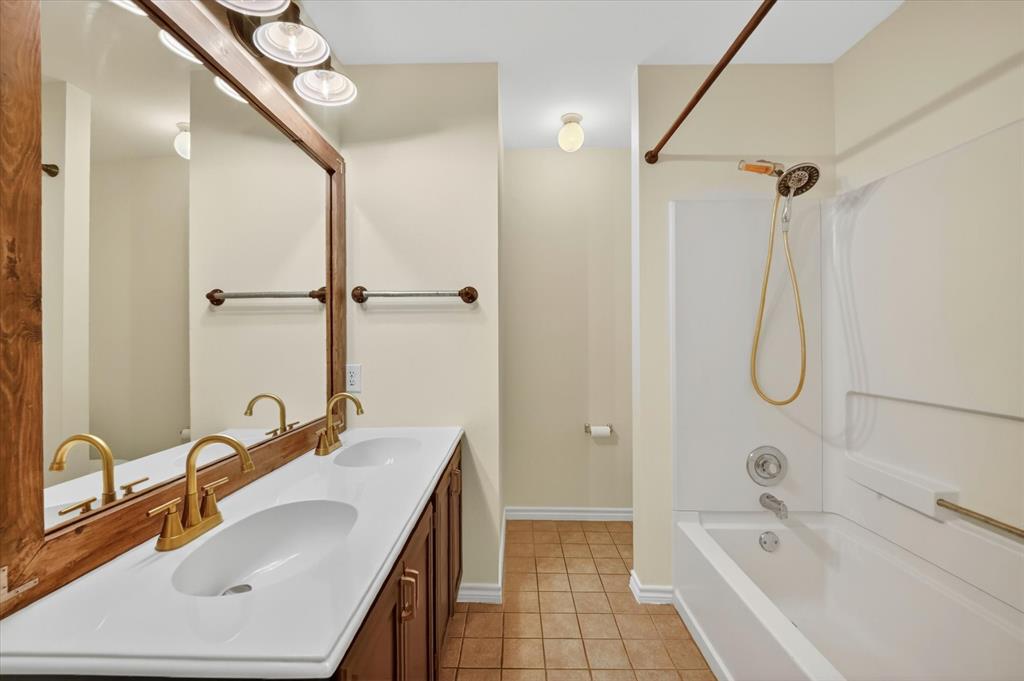 4909 Lansdale Drive Property Photo 19