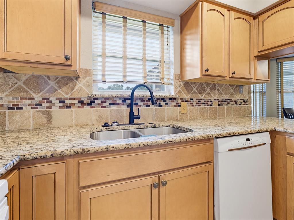 6504 N Park Drive Property Photo 6