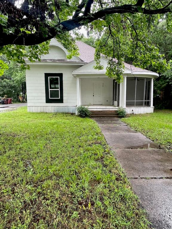 320 W 6th Street Property Photo 1