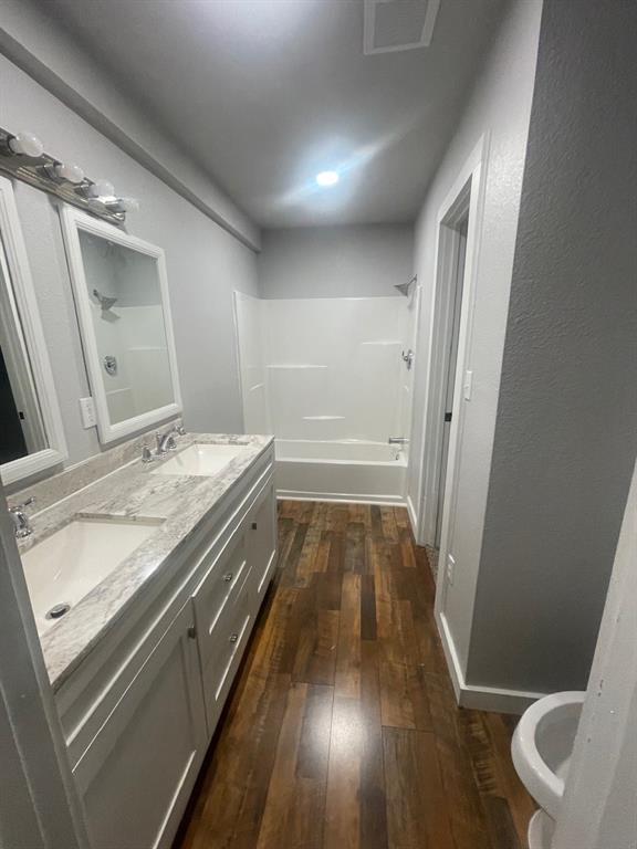 320 W 6th Street Property Photo 5