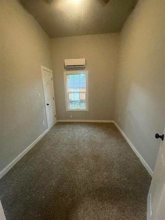 320 W 6th Street Property Photo 7