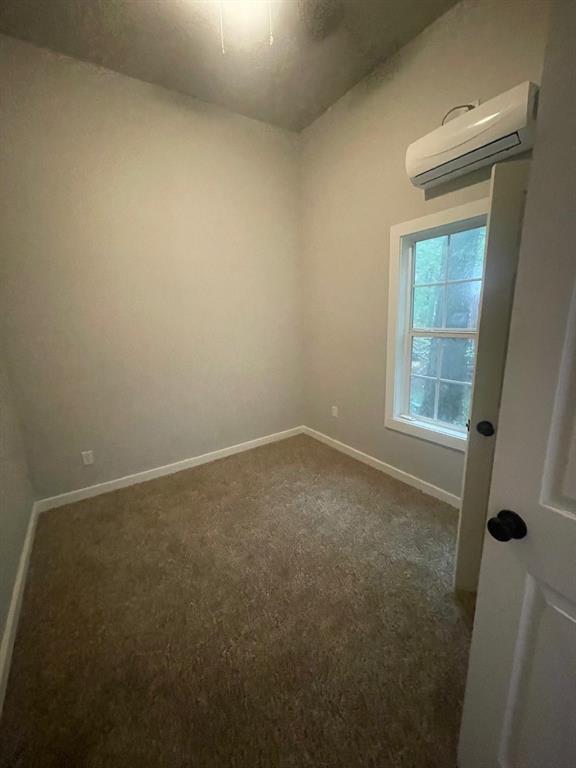 320 W 6th Street Property Photo 8