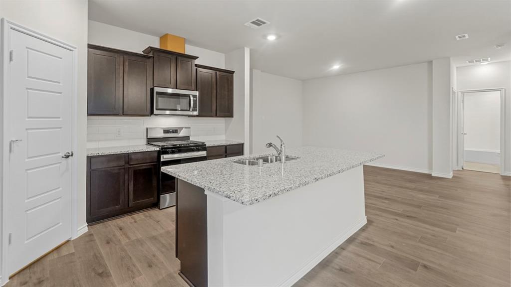 2029 Hearn Drive Property Photo 3