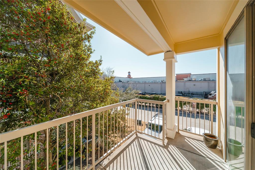2002 Azure Pointe Property Photo 17