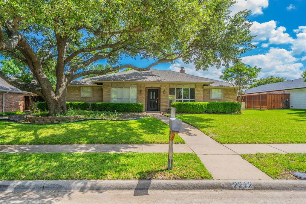 2212 Vickers Drive Property Photo 1