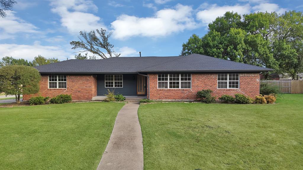 1618 Comanche Trail Property Photo 2