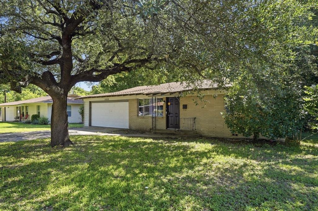 1029 Usher Street Property Photo 2