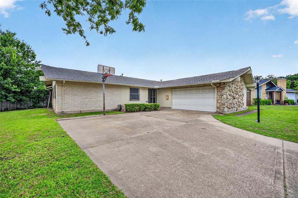 1744 Gross Road Property Photo 2