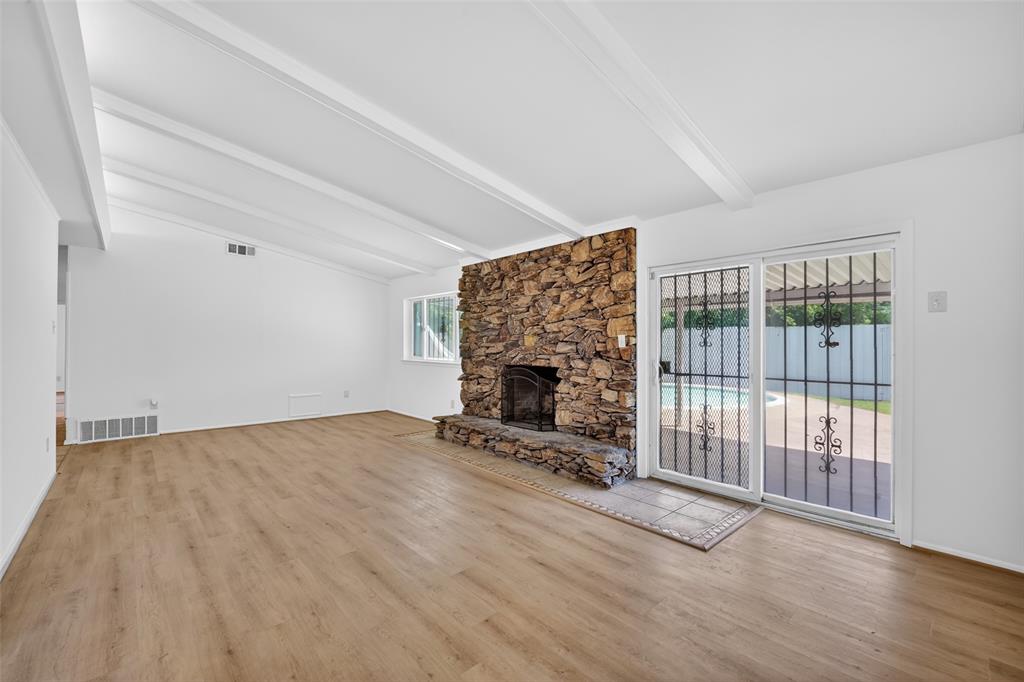 1744 Gross Road Property Photo 5
