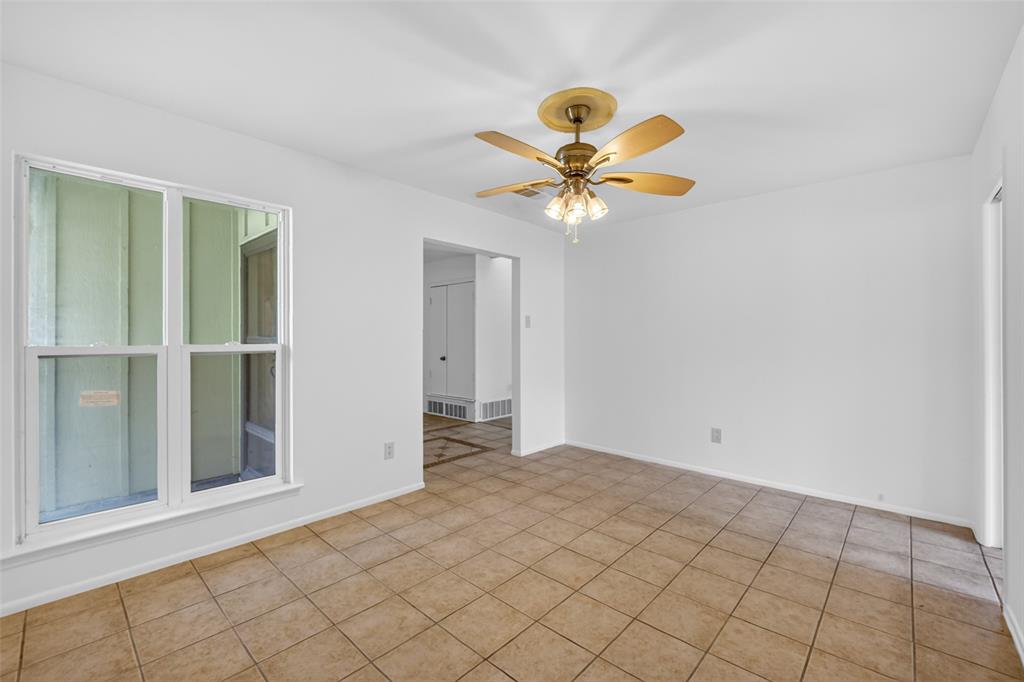 1744 Gross Road Property Photo 6