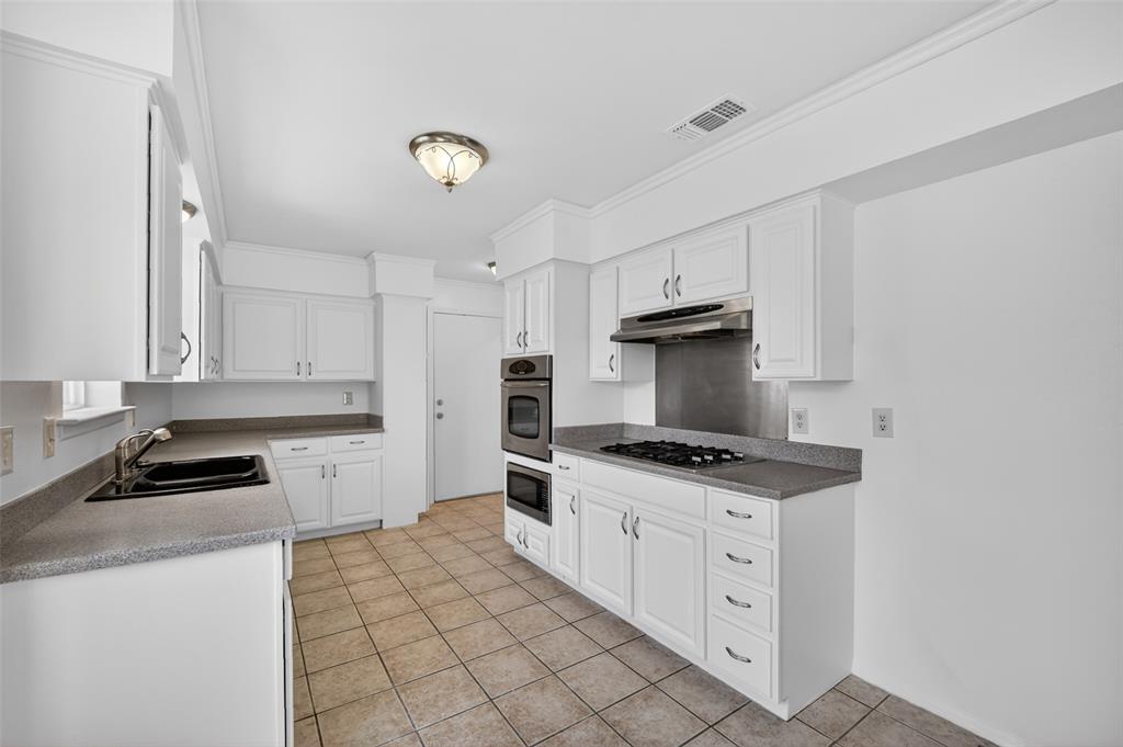 1744 Gross Road Property Photo 8