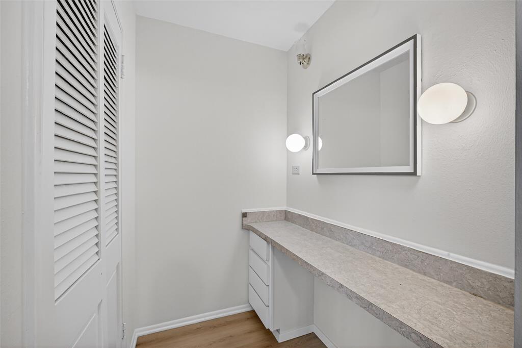 1744 Gross Road Property Photo 14