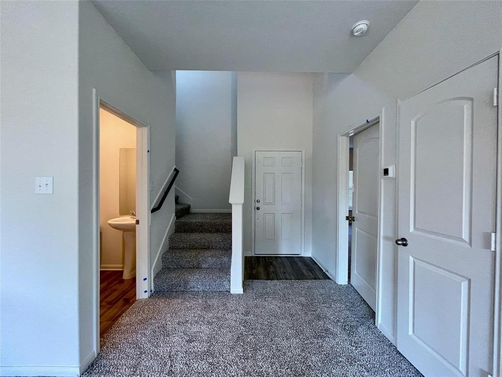 1946 Canterbury Drive Property Photo 13