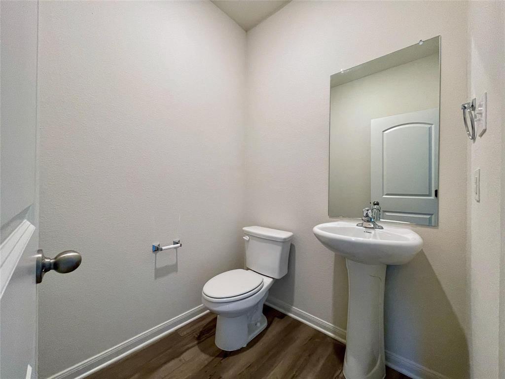 1946 Canterbury Drive Property Photo 14
