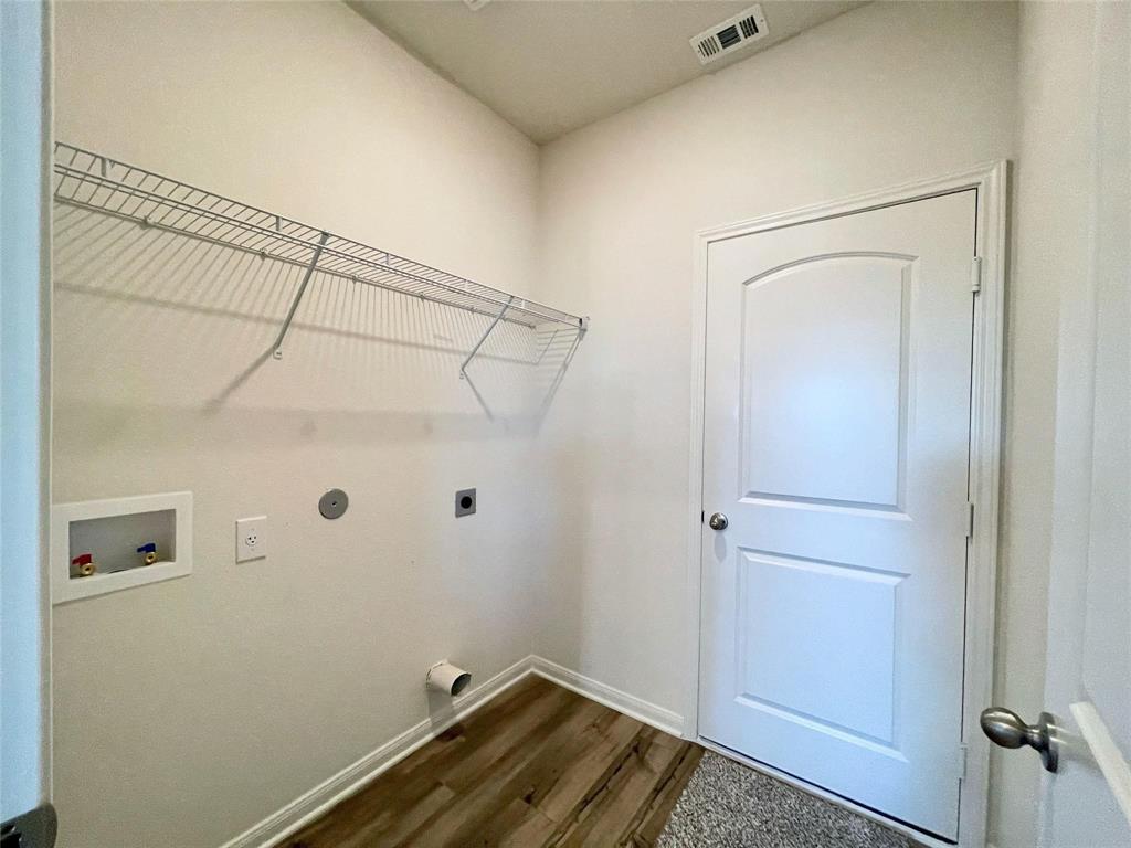 1946 Canterbury Drive Property Photo 20