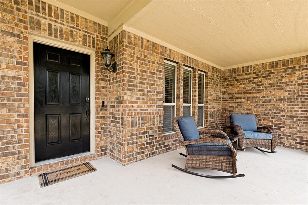 902 Lyndhurst Drive Property Photo 2