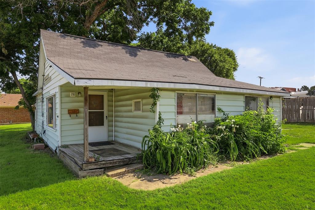 218 W Worth Street Property Photo 3