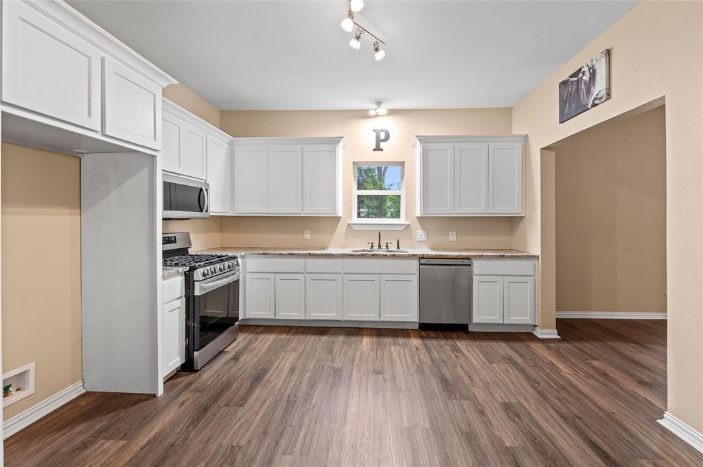 401 Central Property Photo 3
