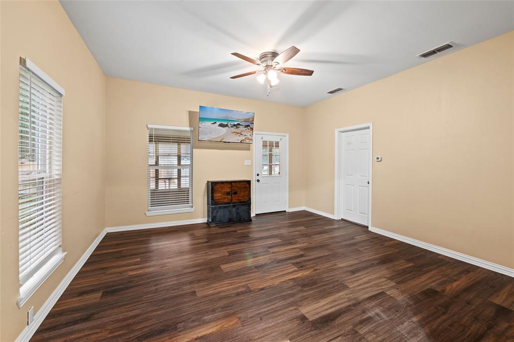 401 Central Property Photo 5