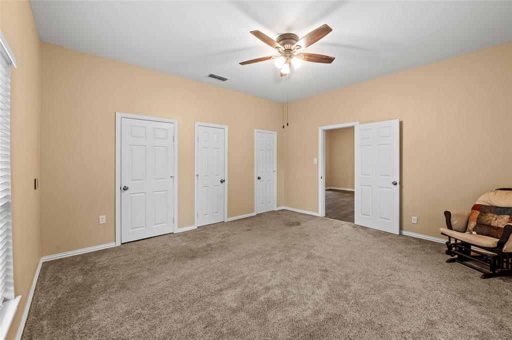 401 Central Property Photo 6