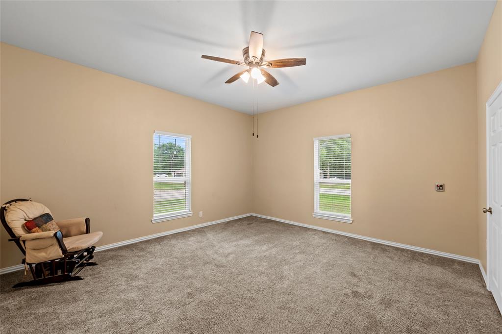 401 Central Property Photo 8