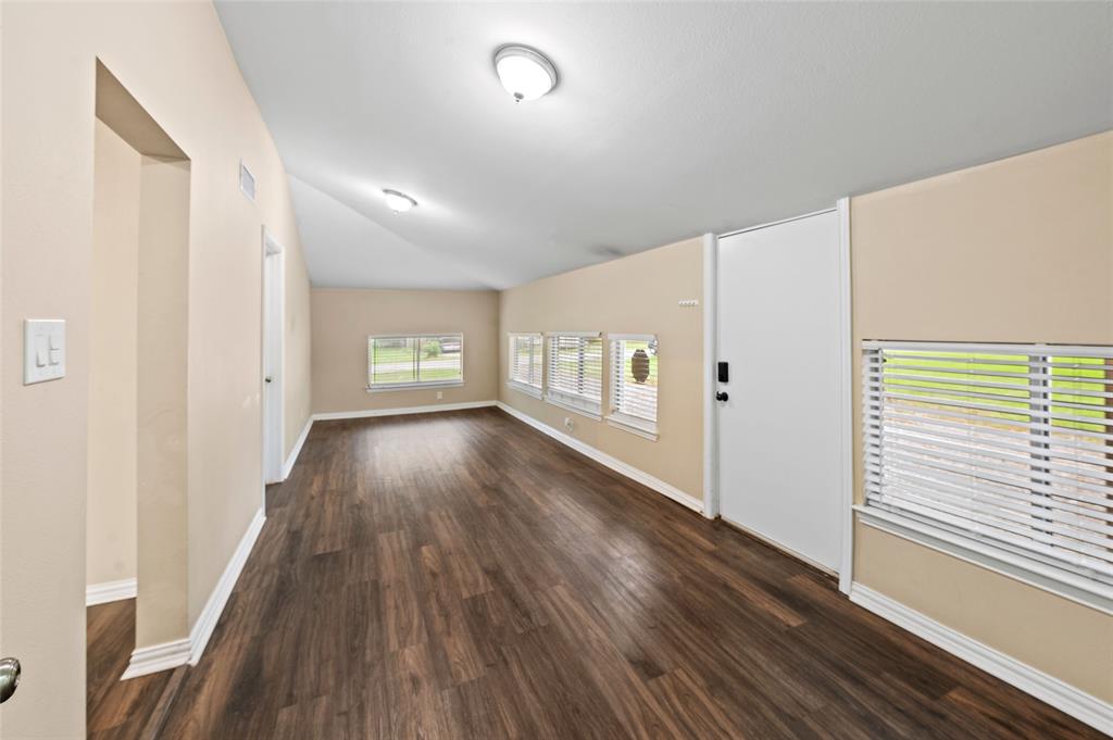 401 Central Property Photo 10