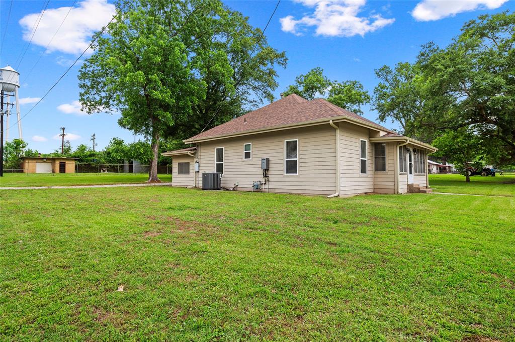 401 Central Property Photo 13