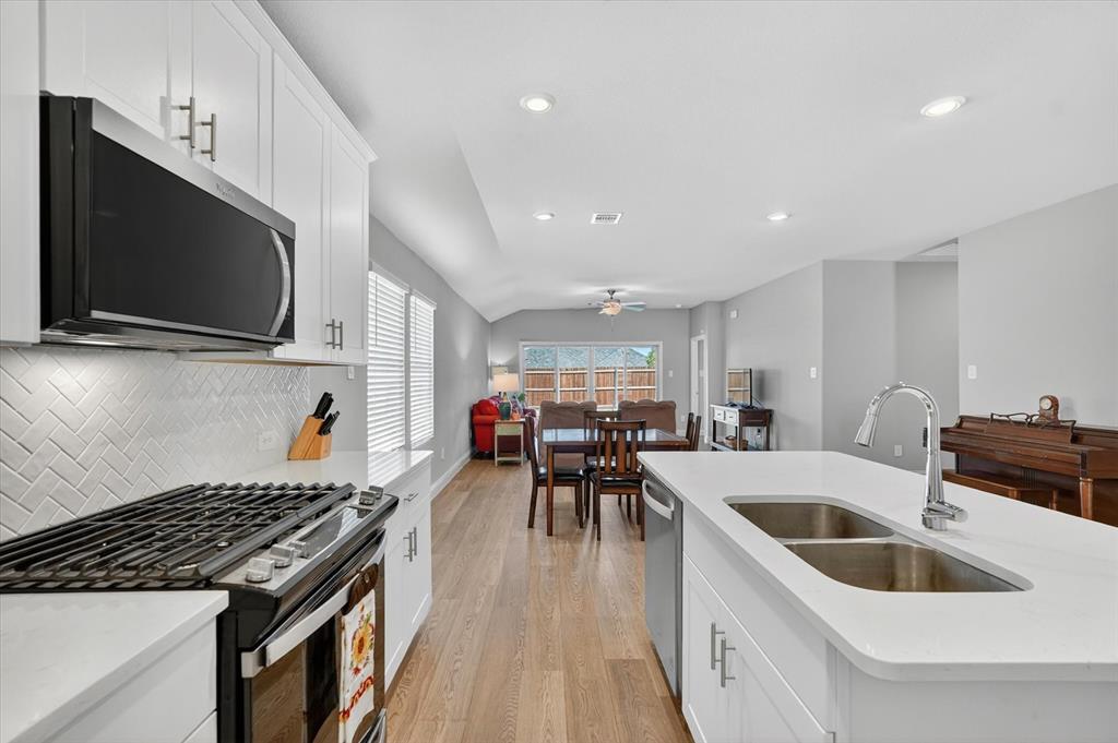 903 Edgehurst Drive Property Photo 12